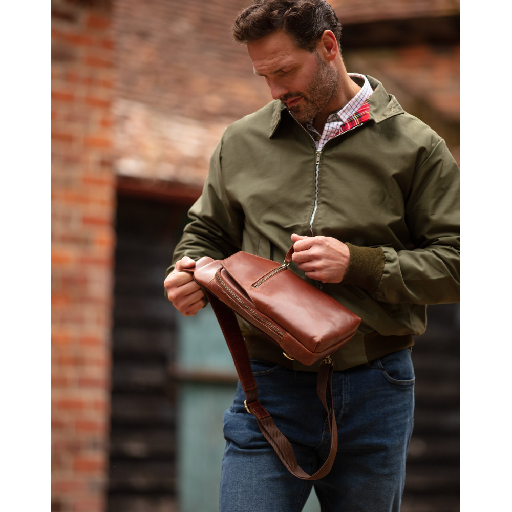 Сумка кожаная нагрудная Ashwood K43 Chestnut (Каштановый)